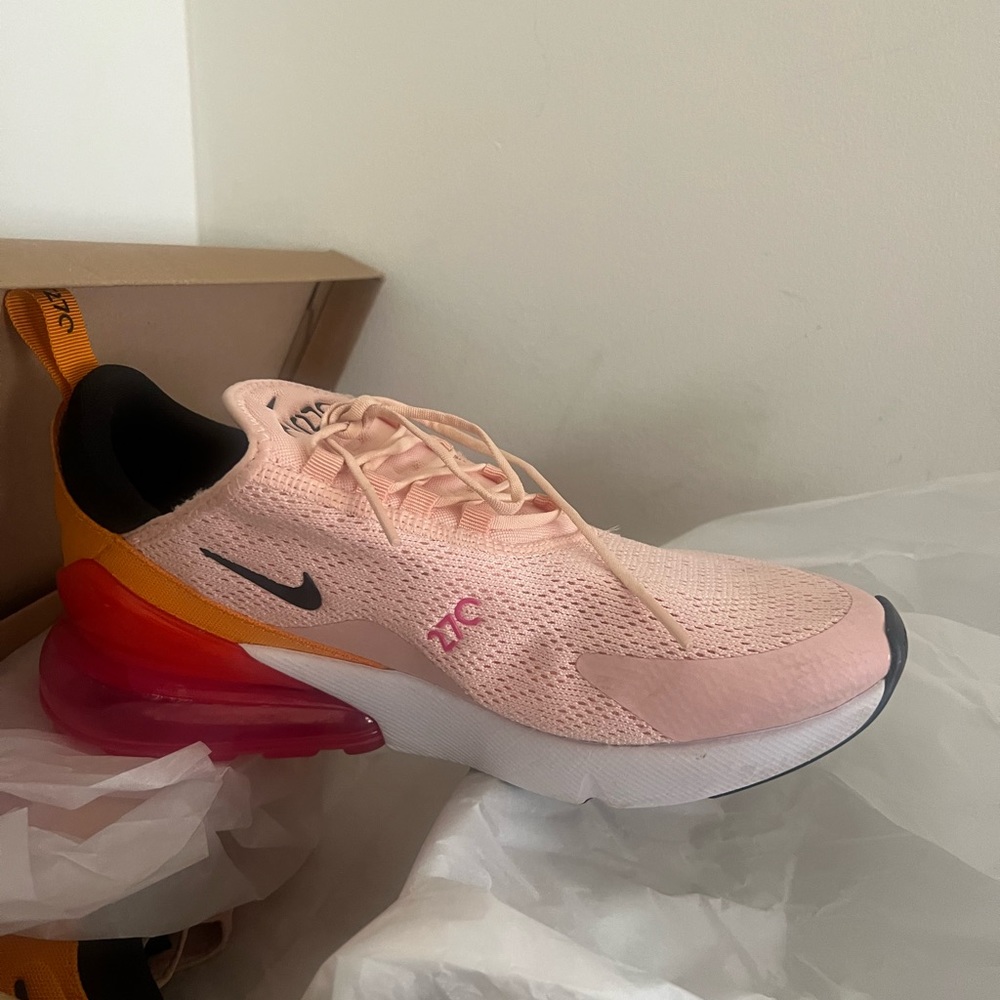 Brand new Nike shoes ! Worn only once and in great condition-